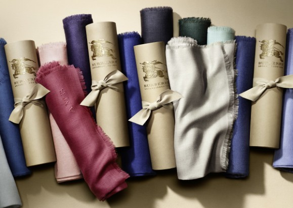 The Scarf Bar by Burberry: Customise your own iconic scarf